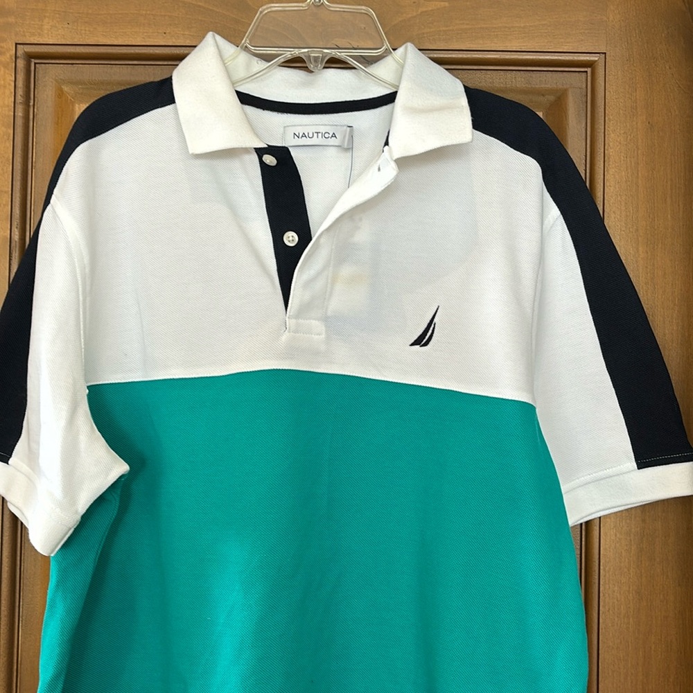 Nautica classic fit polo in color block. Men’s (unisex) size M. NWT new!